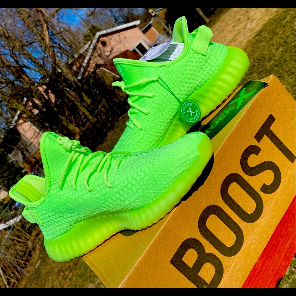 Yeezy 350 boost v2 glow